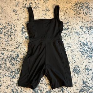Yellow the label / yllw the label able short onsie in black size small